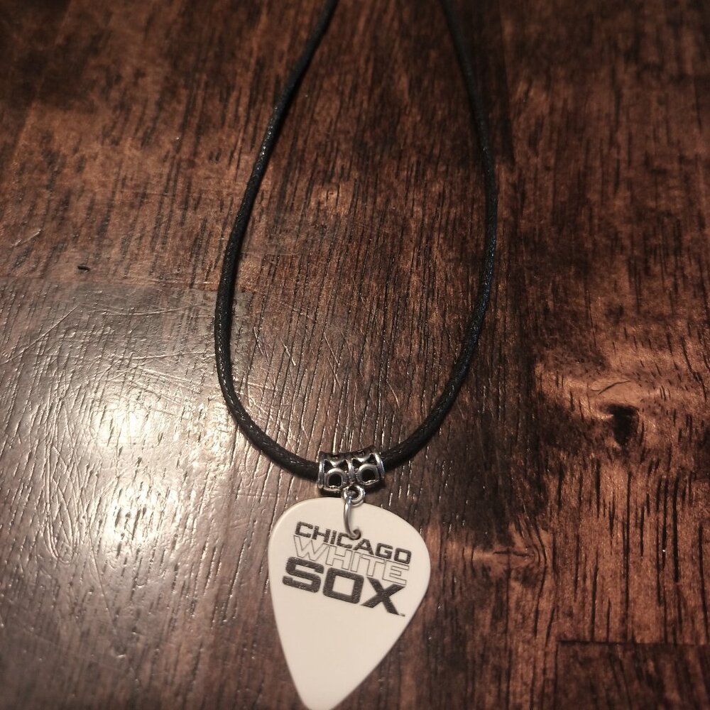CHICAGO WHITE SOXS GUITAR PICK NECKLACE